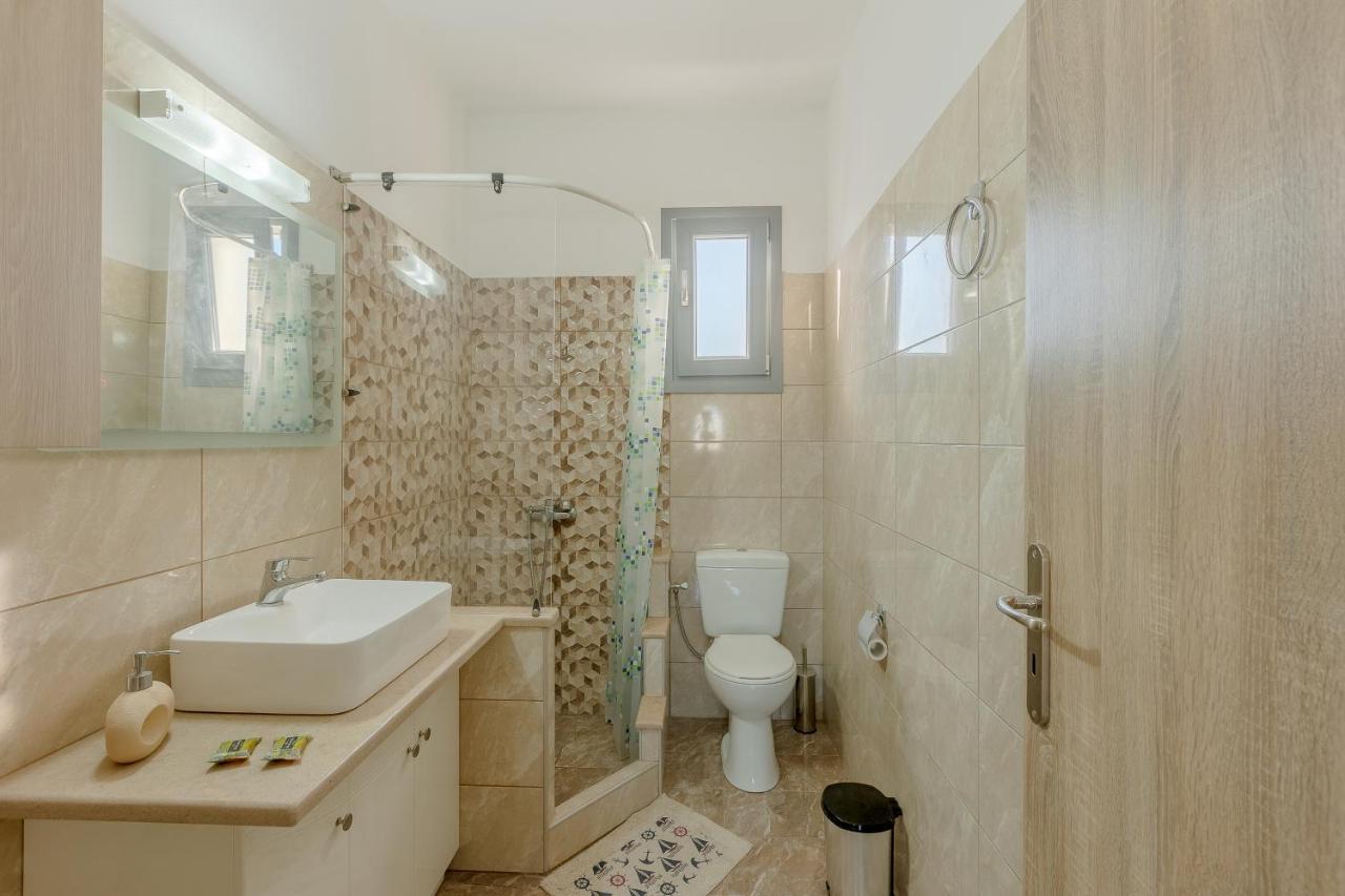 Ferienhaus House On The Black With Sea View And Parking Agios Georgios (Santorini)